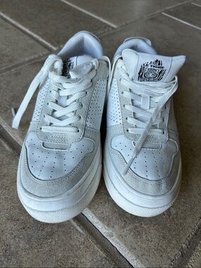 Le Tigre White & Light Gray Midtown Lo platform sneakers